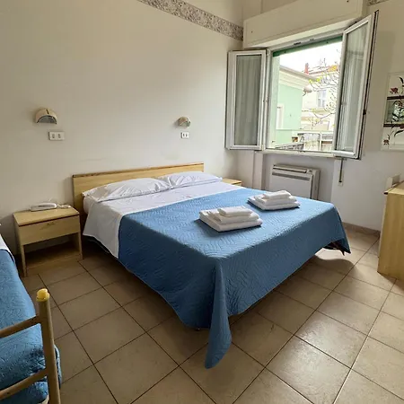Hotel Urania Nuova Gestione Rimini Buitenkant foto