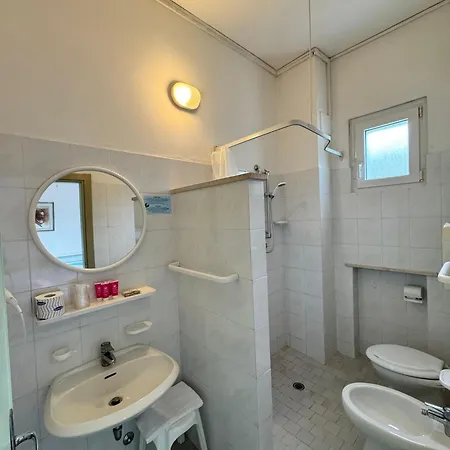 Hotel Urania Nuova Gestione Rimini Buitenkant foto