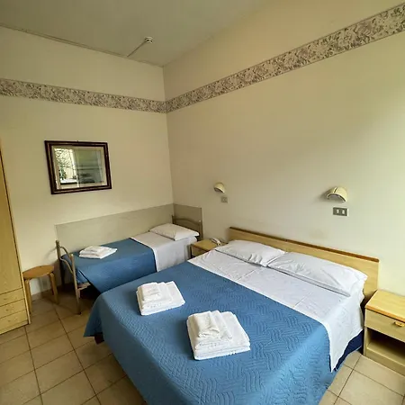 Hotel Urania Nuova Gestione Rimini Buitenkant foto