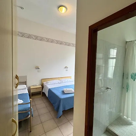 Hotel Urania Nuova Gestione Rimini Buitenkant foto
