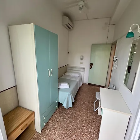 Hotel Urania Nuova Gestione Rimini Buitenkant foto