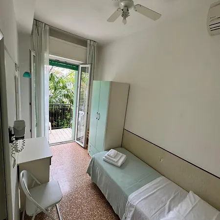 Hotel Urania Nuova Gestione Rimini Buitenkant foto