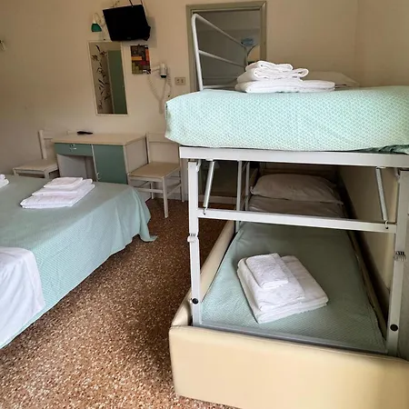 Hotel Urania Nuova Gestione Rimini Buitenkant foto