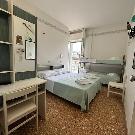 Hotel Urania Nuova Gestione Rimini Buitenkant foto