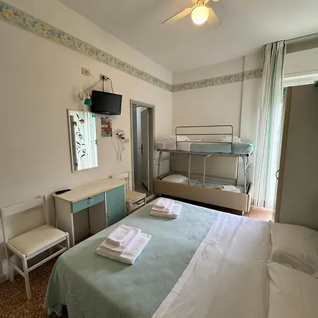 Hotel Urania Nuova Gestione Rimini Buitenkant foto